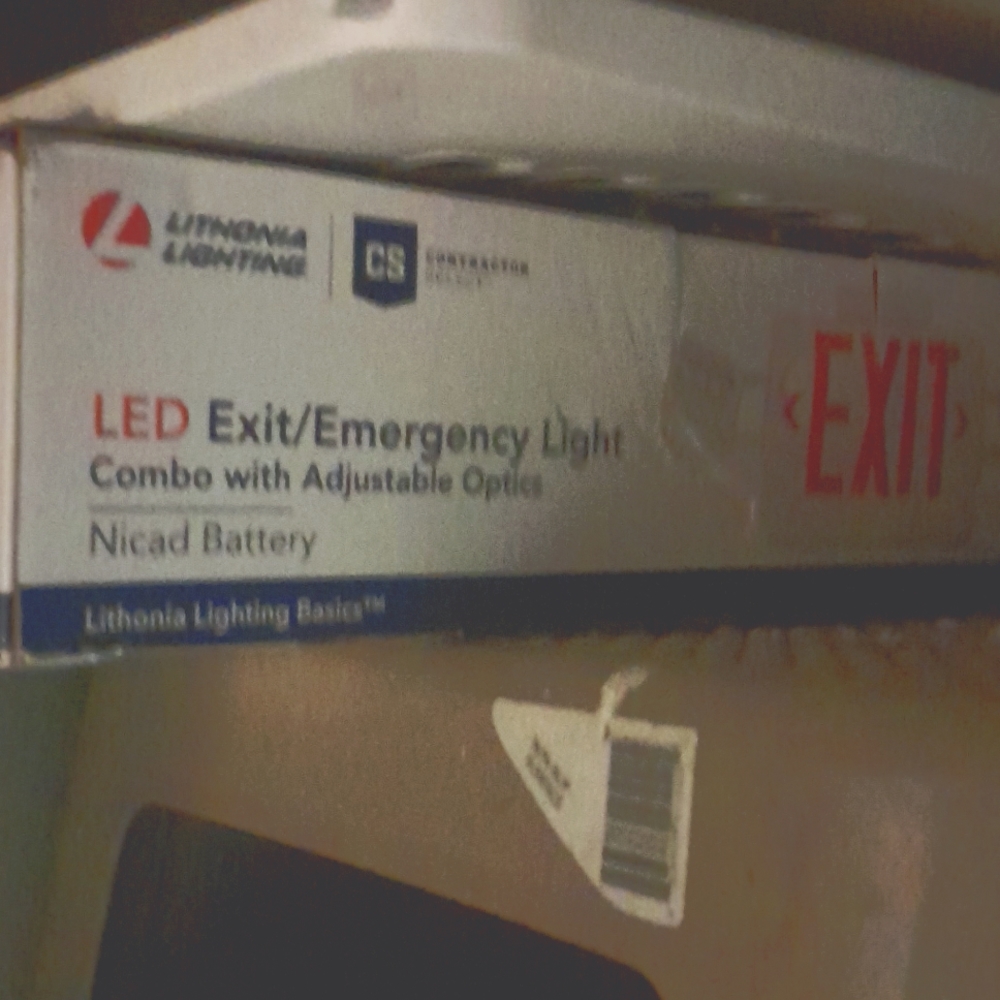 Bran new in bkxledexif / emergency ljghtluthkinia lighting